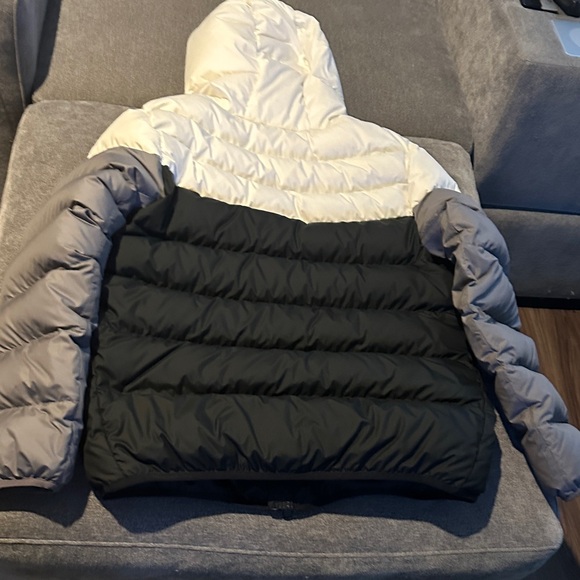 Nike Men’s Windrunner Black Hooded Jacket
Men’s Down Jacket - Picture 3 of 8